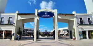 No Freeport Outlet, você encontrará uma vasta seleção de lojas, combinando estilo e economia em um ambiente encantador