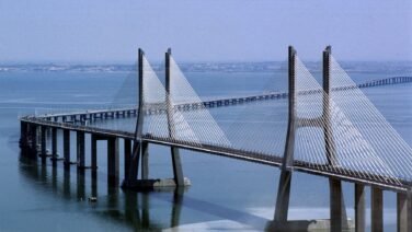 Tour Lisboa Outlet: Explore o Outlet e Muito Mais
Ponte Vasco da Gama