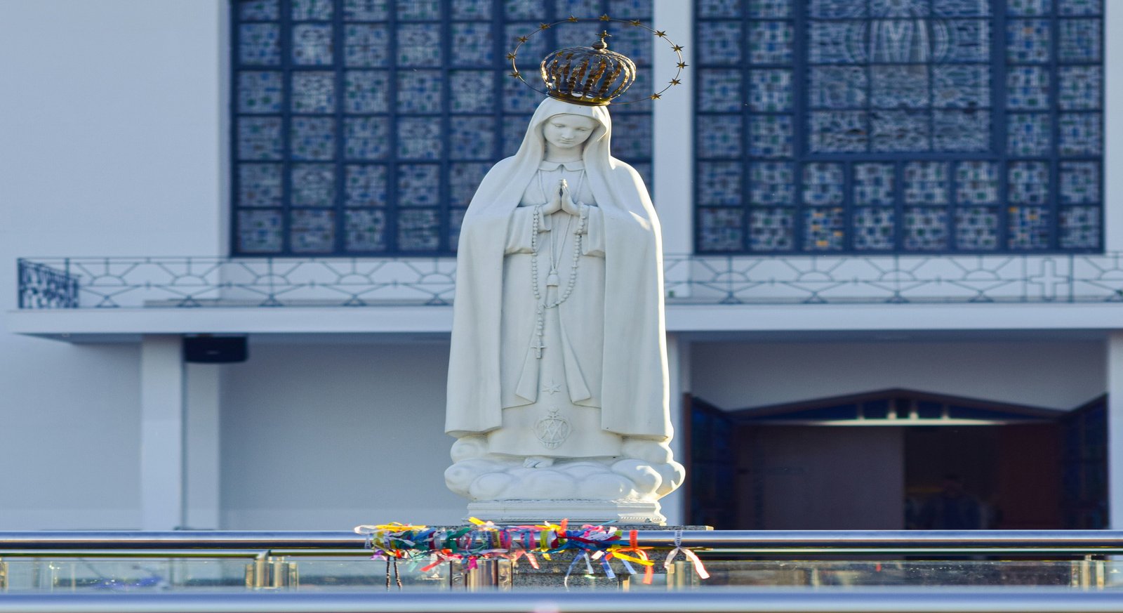 Recinto de oração e Basílica da Santíssima Trindade em Fátima