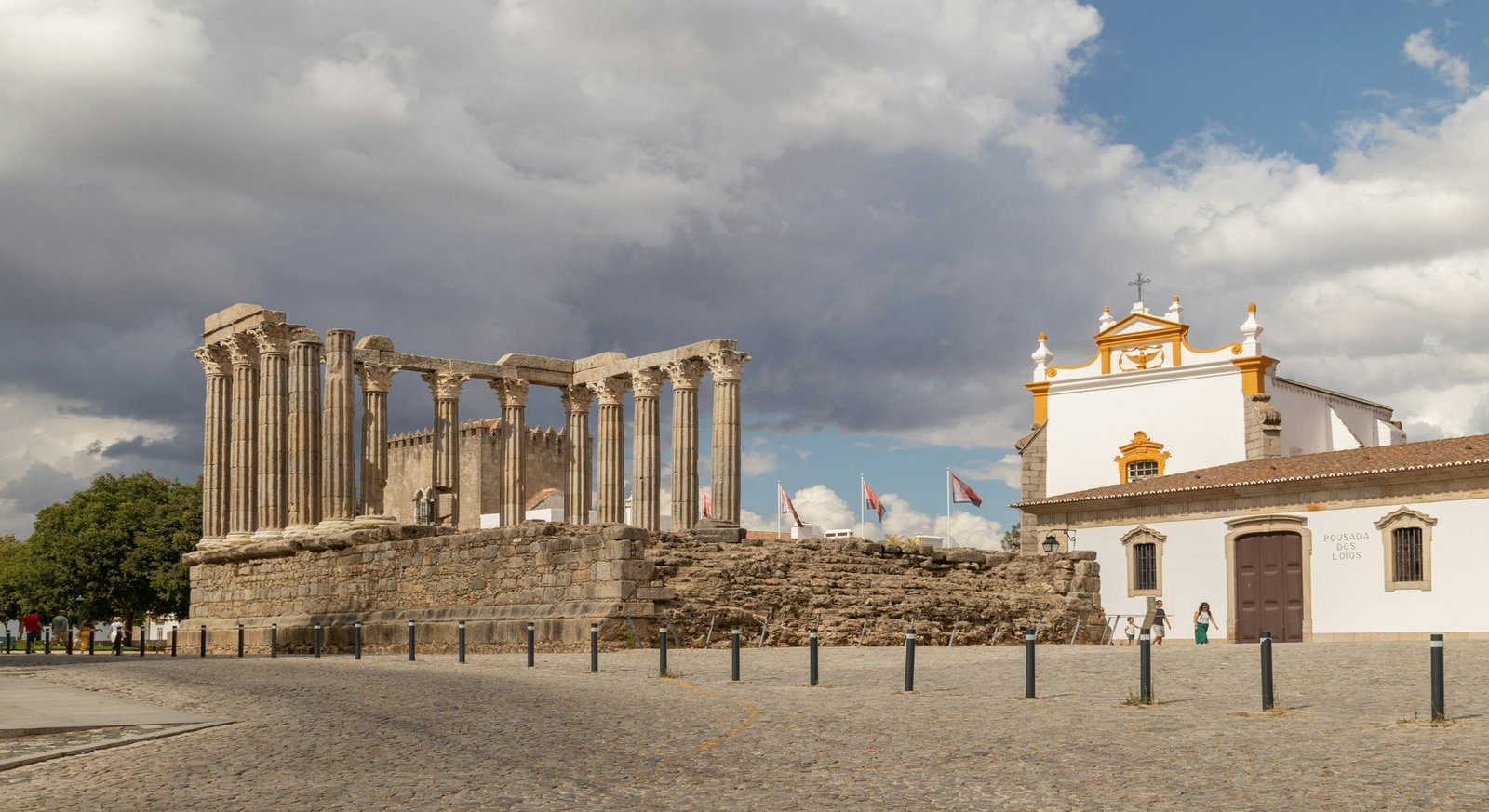 Colunas coríntias do Templo Romano de Diana em Évora