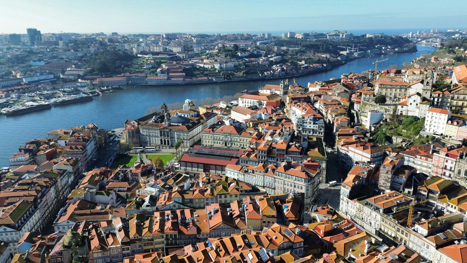Terracotta rooftops of Porto beside the Douro, with Vila Nova de Gaia on the opposite bank