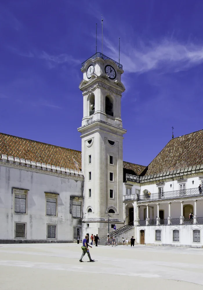Torre do relógio e pátio da Universidade de Coimbra