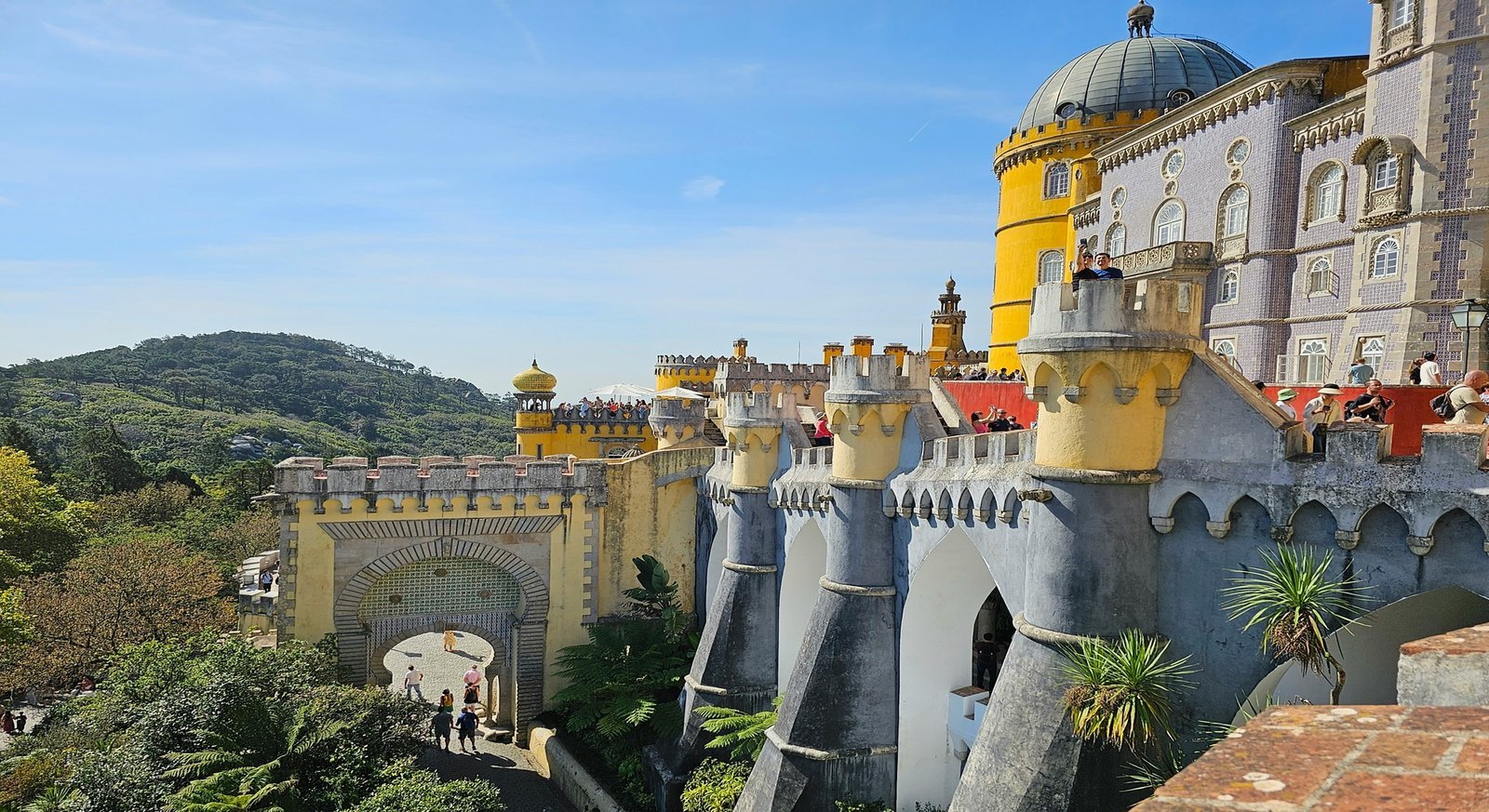 Arquitetura mística e jardins exuberantes da Quinta da Regaleira em Sintra