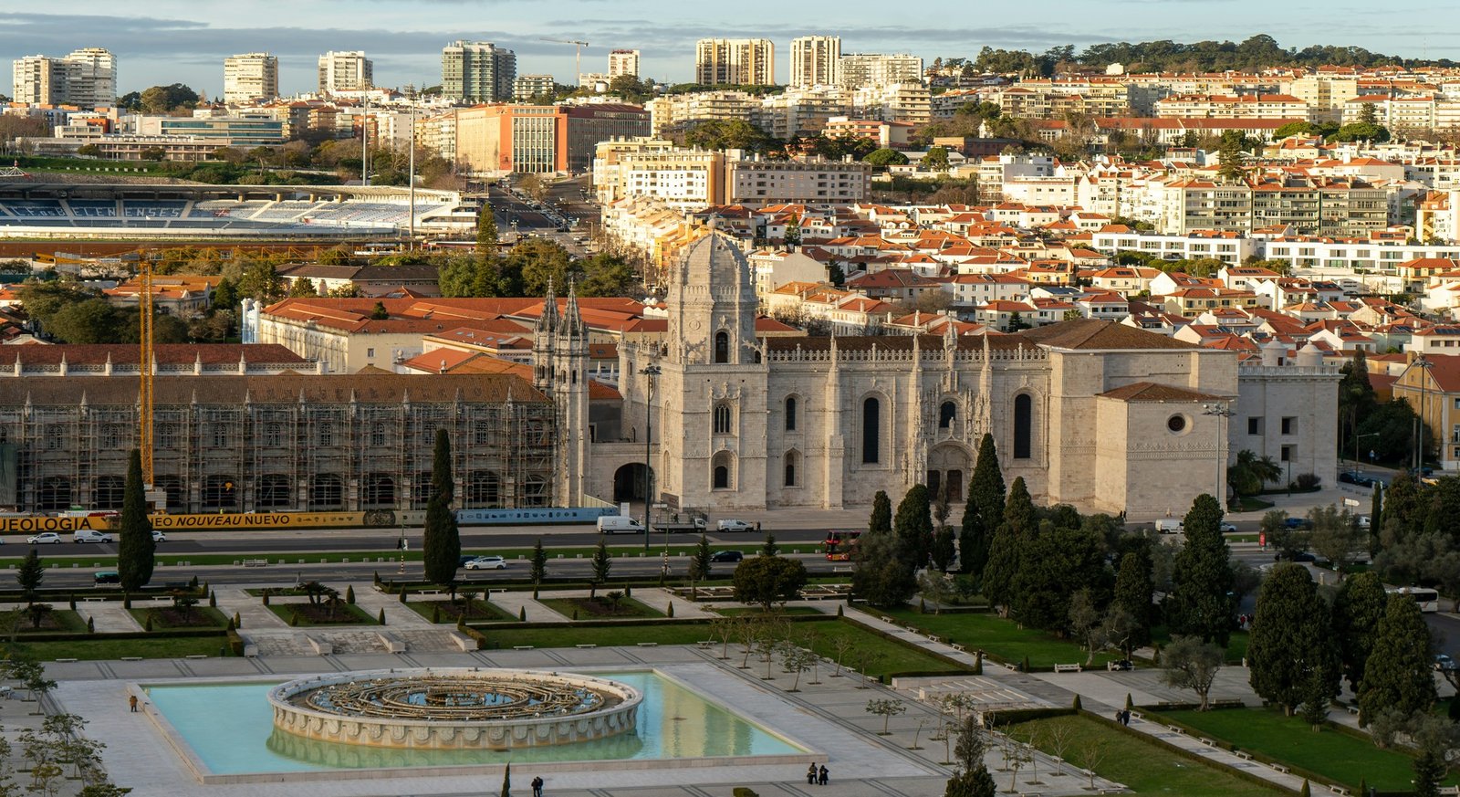 Fachada manuelina del Monasterio de los Jerónimos en Belém, Lisboa