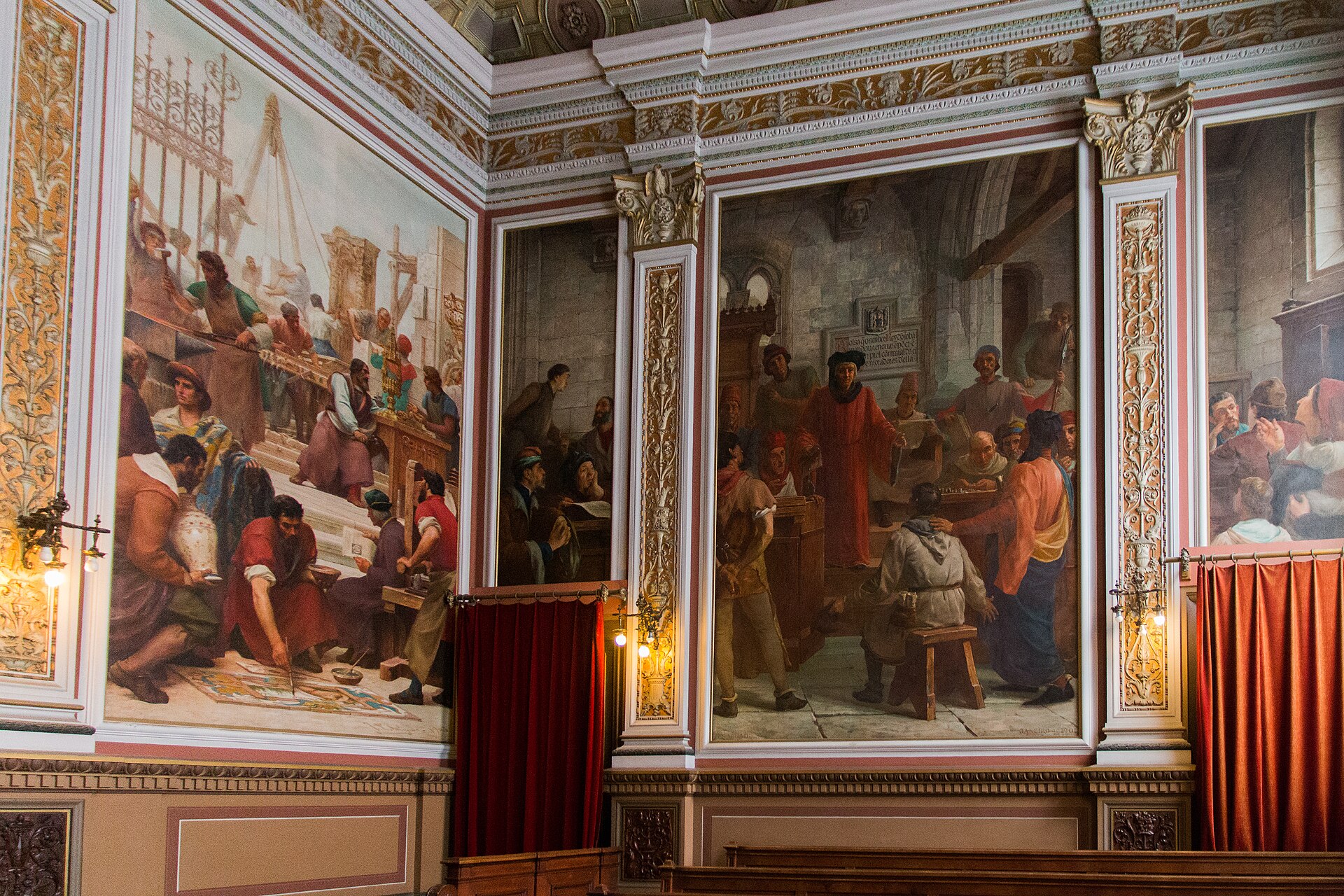 Tribunal room inside the Palácio da Bolsa
