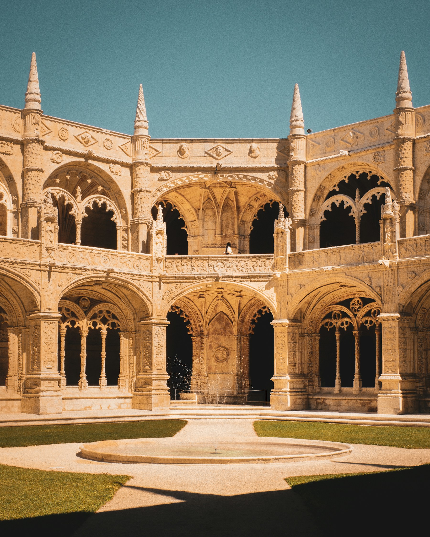 The cloister courtyard at Jerónimos Monastery, seen from its arched upper gallery.