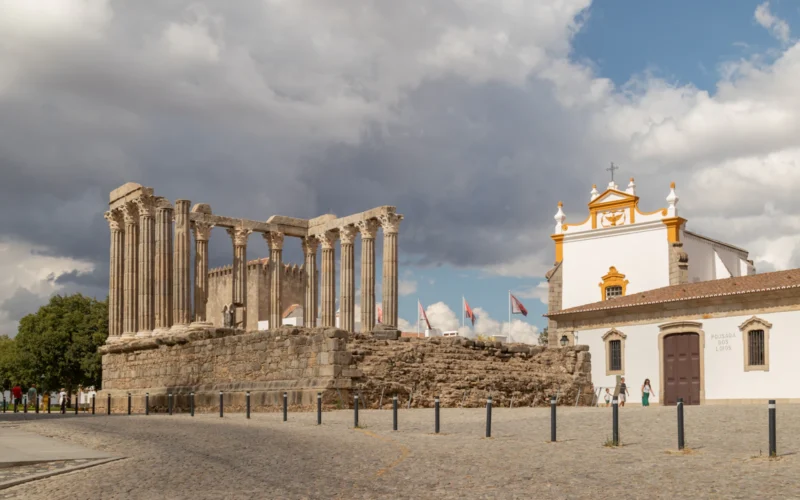 Templo Romano de Diana no centro histórico de Évora